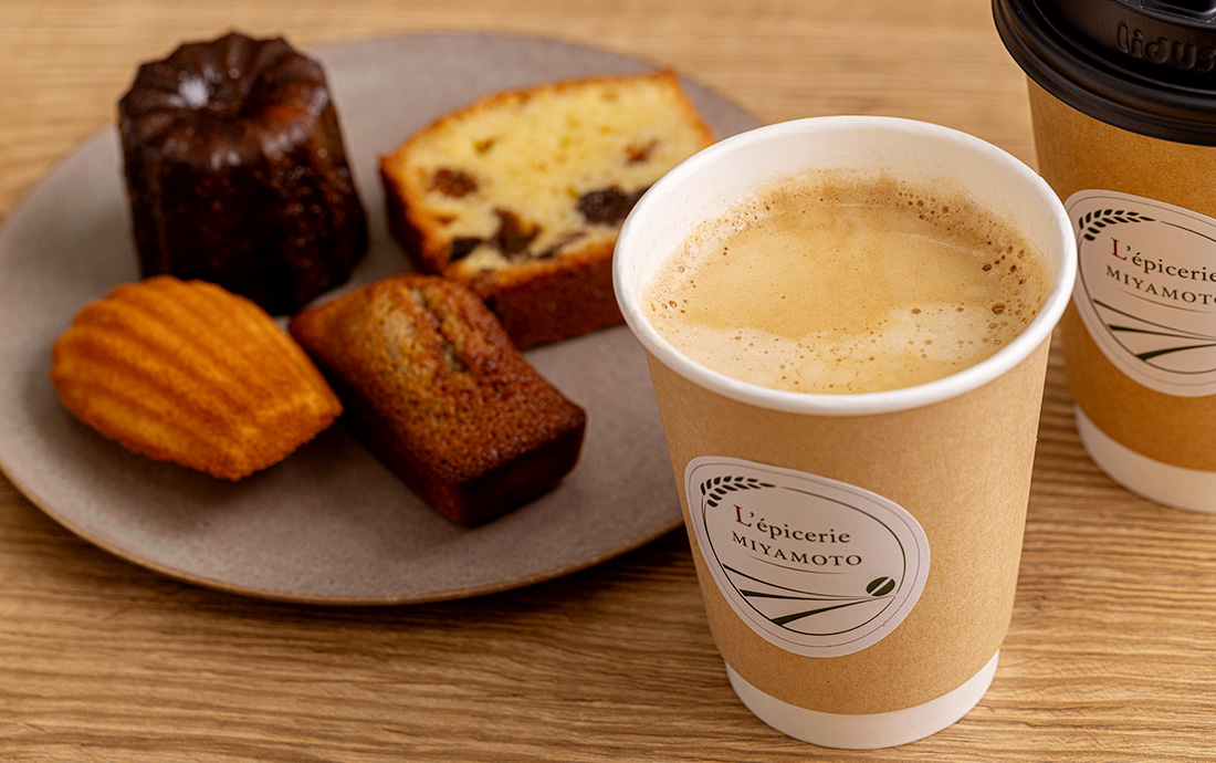 焼き菓子とコーヒー